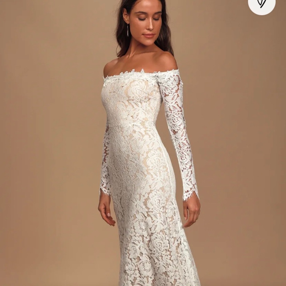 Lulus gown
